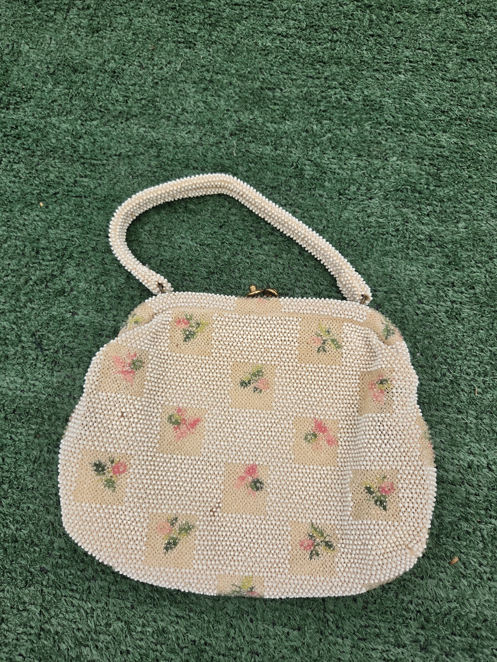 Vintage-Inspired Cream Beaded Handbag with Floral Motif
